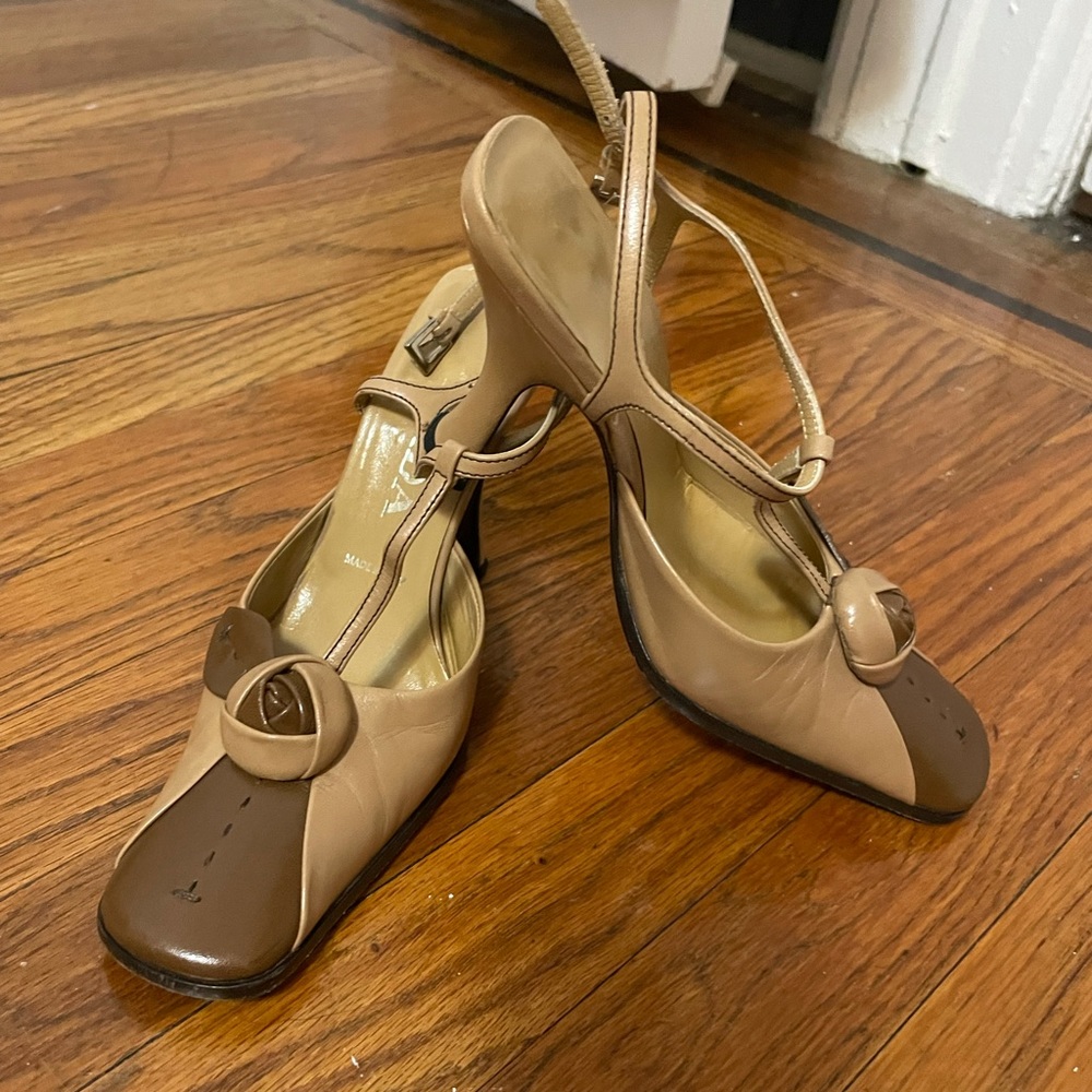 Woman leather shoes